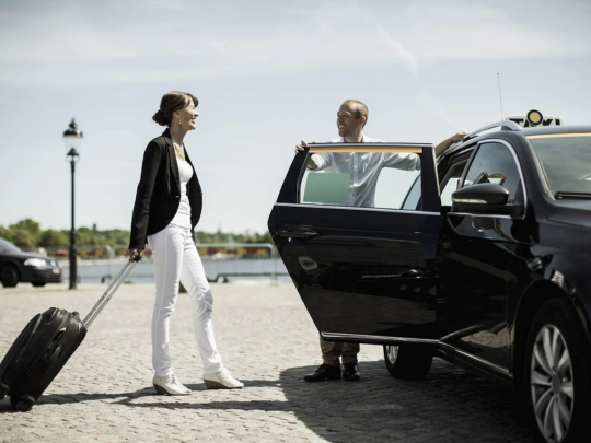 Discover Luxury Travel with Runways Trans Limo LLC’s Airport Car Service